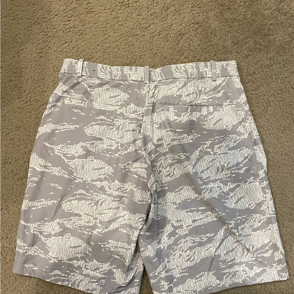 Nike Dri Fit tour performance snow tiger camo golf shorts standard fit sz 36 - Picture 3 of 3